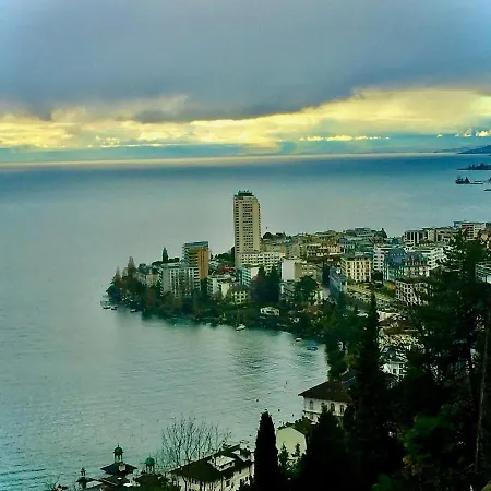 Fabulous Lakeside Family | 4 モントルー