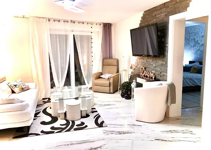 Fabulous Lakeside Family | 4 *